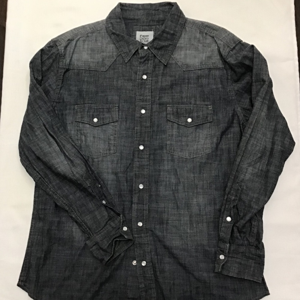 Men’s gray casual button down shirt